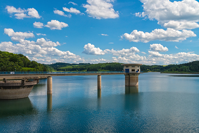 Die Große Dhünntalsperre ist die zweitgrößte Trinkwassertalsperre Deutschlands.